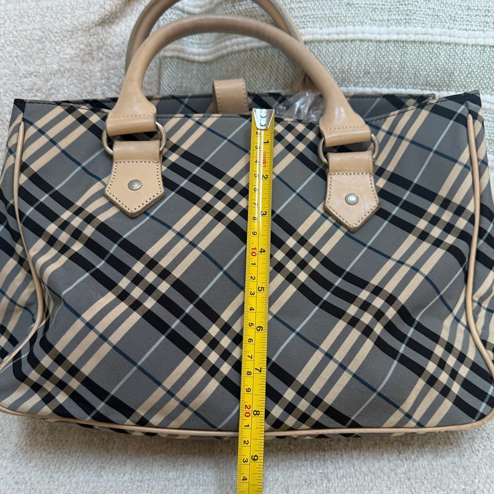 Authentic Burberry tote bag - Picture 14 of 15